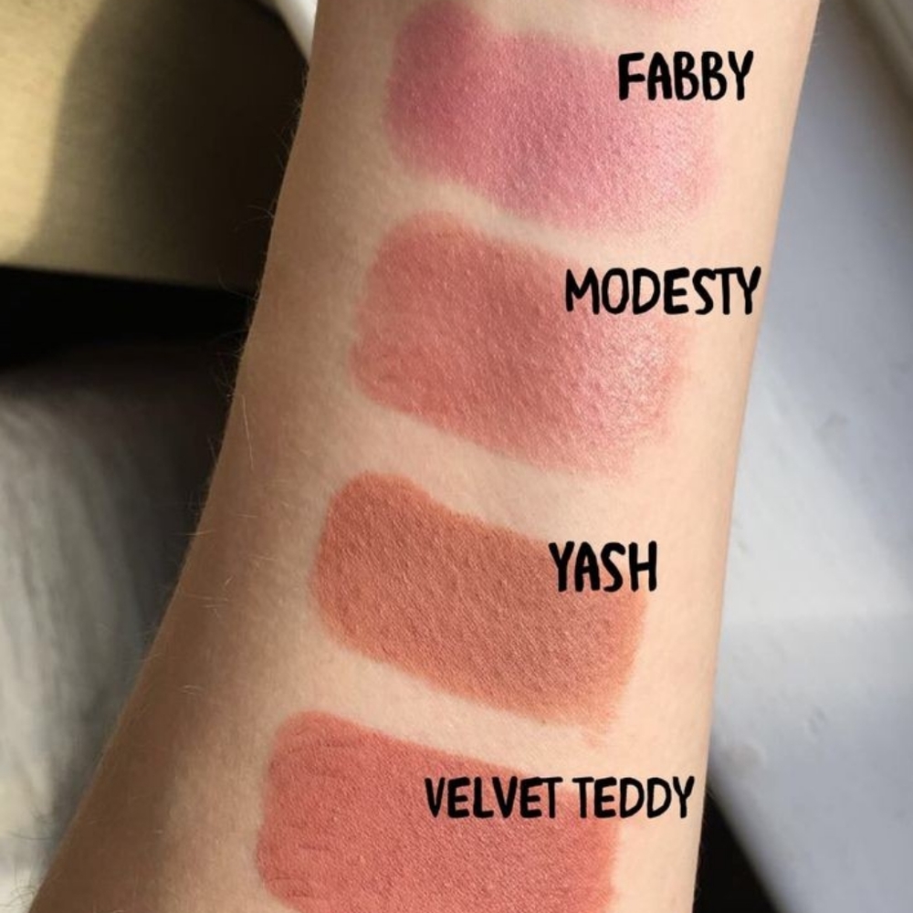 Yash | Matte Lipstick | Mac Cosmetics | Brand New in Box | Authentic - Picture 8 of 16